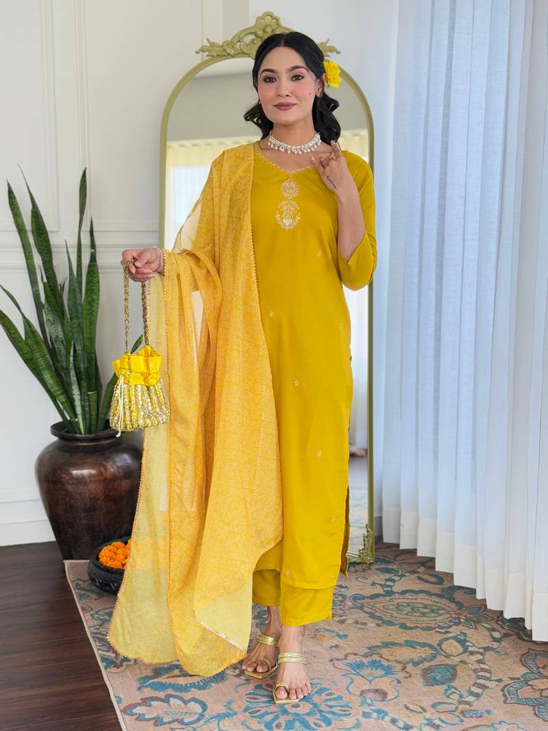 Women’s yellow embroidered kurta set – elegant ethnic wear