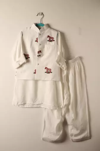 Maroon embroidery on white modal kurta bandi set for boys