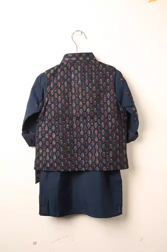 Blue embroidered kurta bandi set for boys
