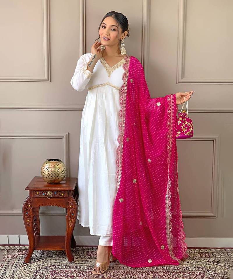 Women's white chanderi embroidered kurta, pant & silk dupatta set