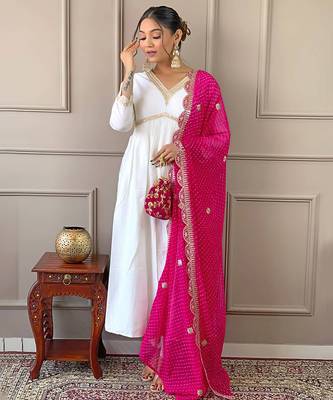 White kurta Set with Pink Dupatta 2