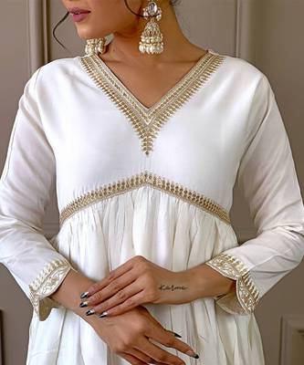 White kurta Set with Pink Dupatta 4