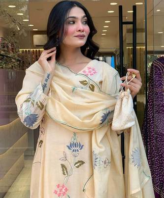 cream Floral Embroidered Kurta Set 2