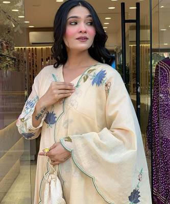 cream Floral Embroidered Kurta Set 3