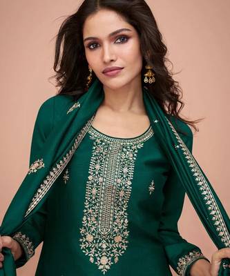 green embroidered kurta set with dupatta 3