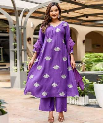 Purple Kurta Set with Lotus Embroidery 2