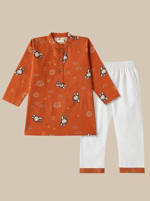 Boys rust planet and astronaut printed printed cotton kurta pyjama set 2