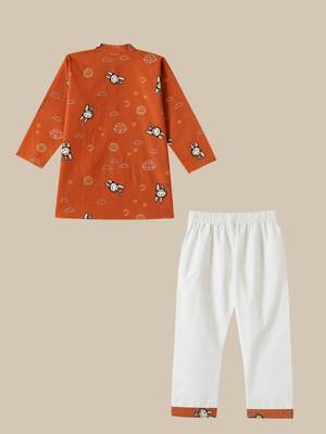 Boys rust planet and astronaut printed printed cotton kurta pyjama set 3