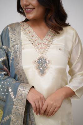 Off white beige viscose chanderi embroidered kurti pant & dupatta set 2