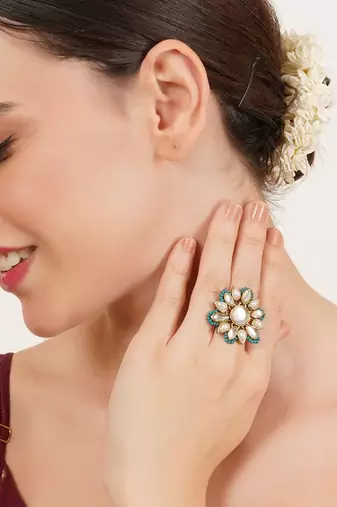 Adjustable kundan cocktail ring