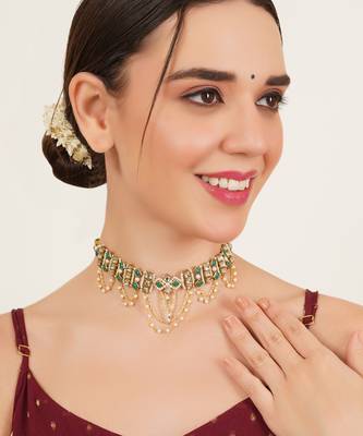 Emerald radiance neckalce 1