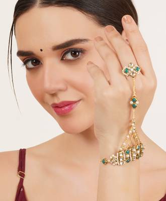 Gold-plated haathphool with emerald accents 3