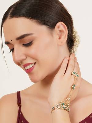 Gold-plated haathphool with emerald accents 1