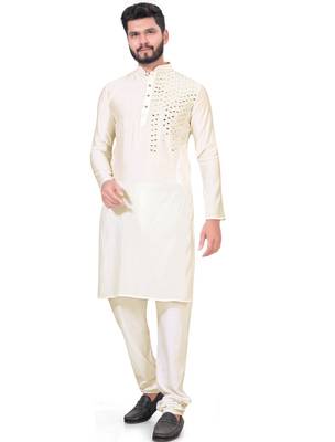 Traditional wear readymade men's kurta pyjama 1