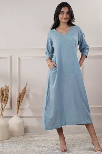 Women smoke blue v-neck dress
