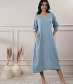 Women smoke blue v-neck dress