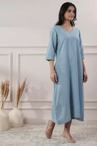 Women smoke blue v-neck dress