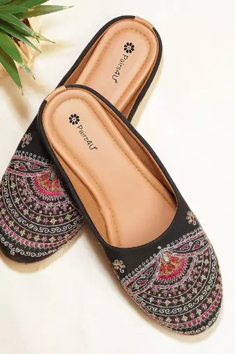 Pairs4u women's black ethnic mojari jutti embroidered canvas slip-on comfortable sole punjabi traditional footwear