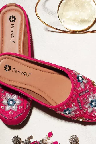 Pairs4u women's dark pink embroidered canvas punjabi jutti slip-on ethnic flats with comfortable pvc sole