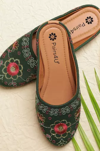 Pairs4u women's dark green embroidered canvas punjabi juttis slip-on ethnic flats