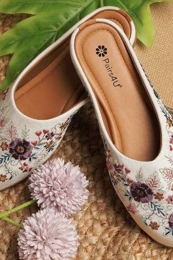Pairs4u women's white canvas mojari jutti ethnic embroidered punjabi flats with comfortable pvc sole