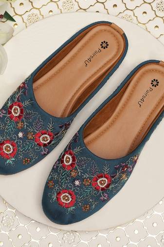 women's embroidered ethnic punjabi juttis canvas slip-on flats with stylised toe and comfortable pvc sole
