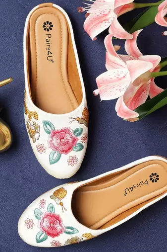 Pairs4u women's canvas embroidered punjabi white mojari juttis with comfortable pvc sole & stylised toe for ethnic wear