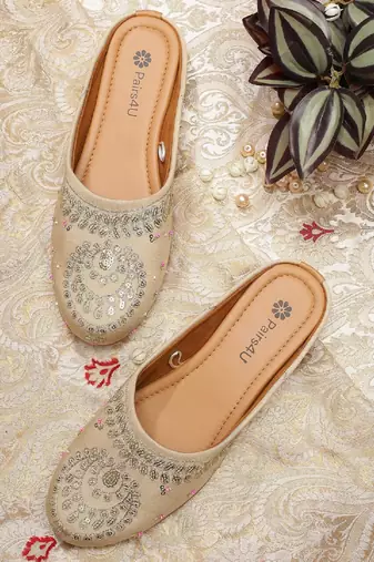 Pairs4u women's ethnic punjabi juttis cream embroidered canvas flats with comfortable pvc sole for universal occasion