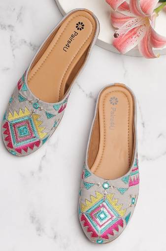 Pairs4u women's grey embroidered canvas juttis - ethnic slip-on flats with stylish toe and comfortable pvc sole