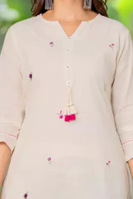 Off white embroidered cotton kurta and pant set 5