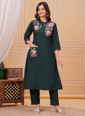 Dark green embroidered cotton kurta and pant set 1