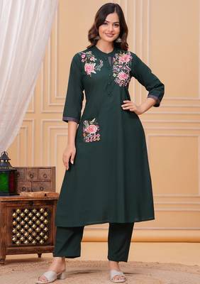 Dark green embroidered cotton kurta and pant set 3