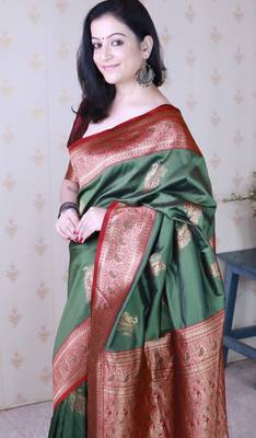 Soft silk banarasi peacock zari woven saree 5