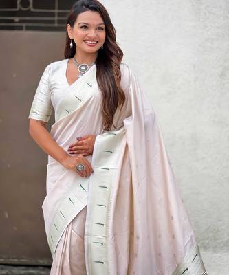 Pastel zari woven peacock lotus paithani silk saree 2
