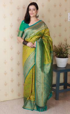 Soft silk banarasi zigzag meenakari zari woven saree 1