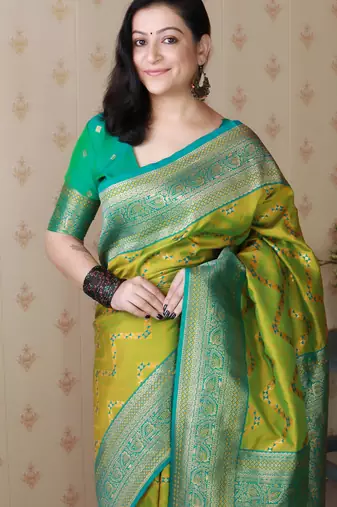 Soft silk banarasi zigzag meenakari zari woven saree