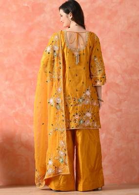 Yellow kurta set with thread, pearl & zardozi work 2