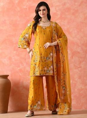 Yellow kurta set with thread, pearl & zardozi work 1