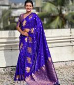 Soft silk dual zari woven saree with nandi border