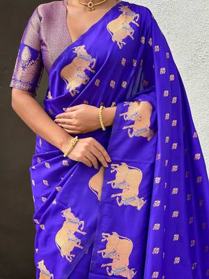 Soft silk dual zari woven saree with nandi border 4