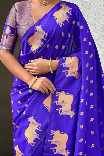 Soft silk dual zari woven saree with nandi border