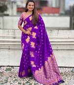 Soft silk dual zari woven saree with nandi border