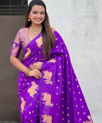 Soft silk dual zari woven saree with nandi border 2