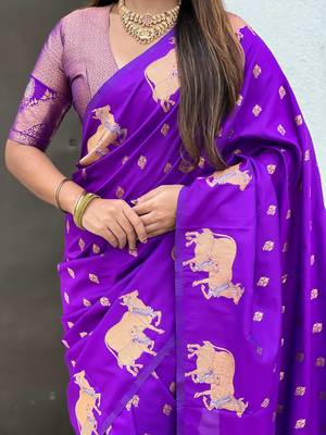 Soft silk dual zari woven saree with nandi border 3
