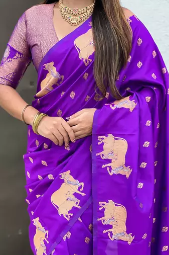 Soft silk dual zari woven saree with nandi border