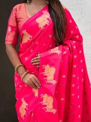 Soft silk dual zari woven saree with nandi border 3