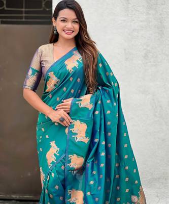Soft silk dual zari woven saree with nandi border 2