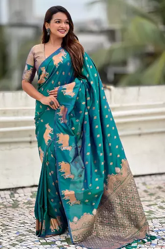 Soft silk dual zari woven saree with nandi border