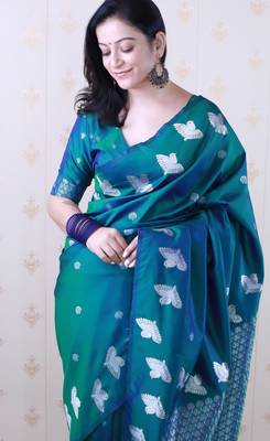 Soft silk dual zari woven saree with bird border 3