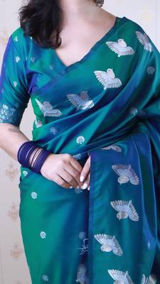 Soft silk dual zari woven saree with bird border 4